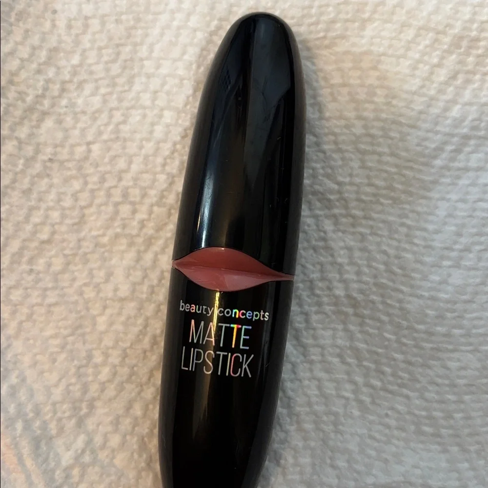 Beauty Concepts Matte 4 Lipstick Set - Red and Pink Shades new